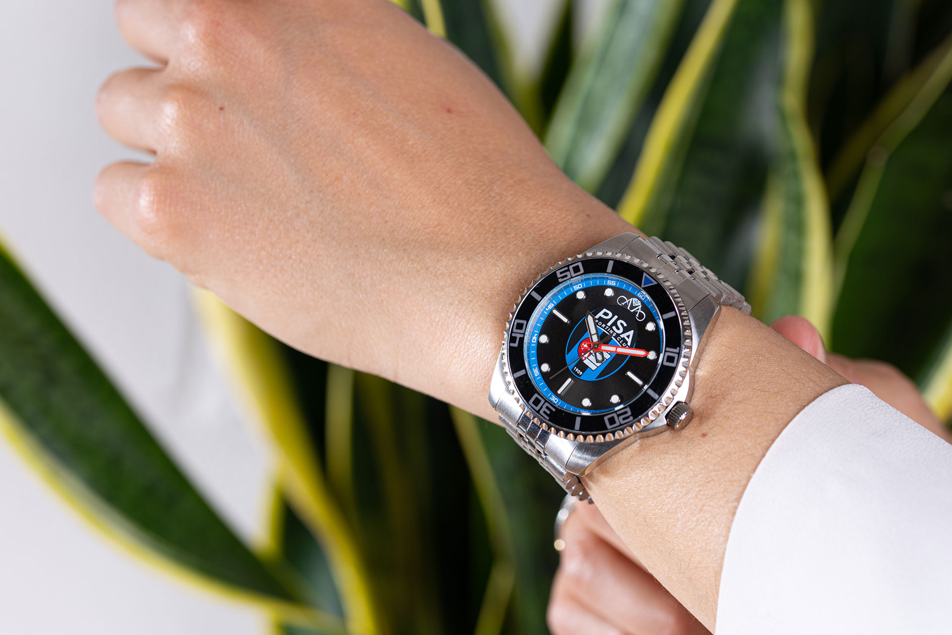 Orologio Pisa calcio ambientato e indossato | Benedetti gioielleria artigianale a Pisa